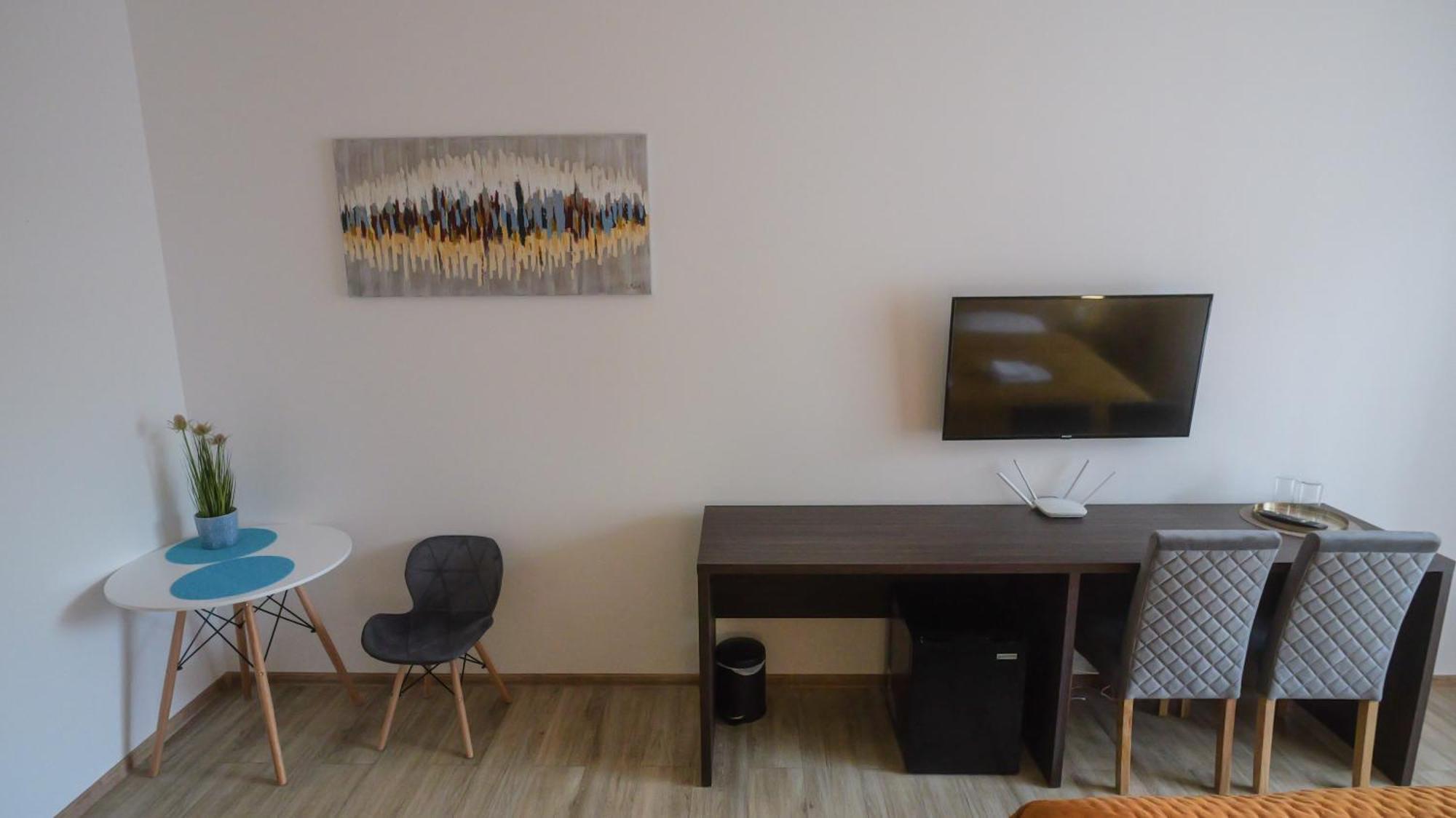 Premium City Centre Bedrooms Presov Exterior photo